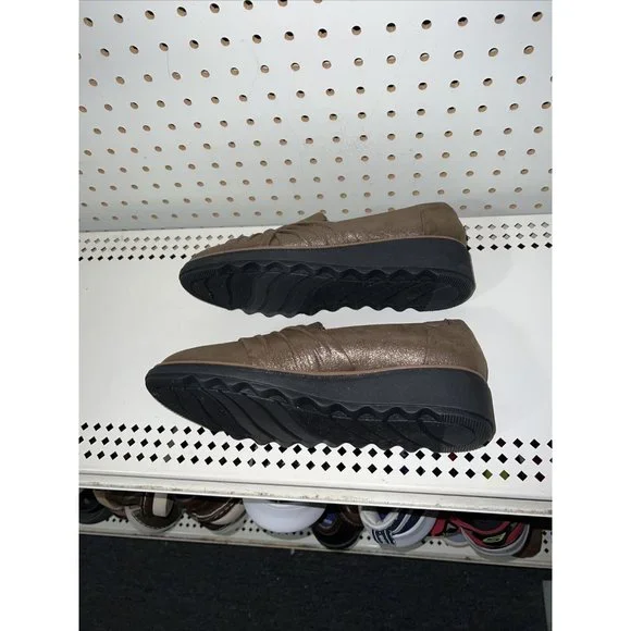 NWOT Clarks Size 8 Comfort Slip-On Women's Loafer in Metallic Brown/Bronze - Picture 6 of 8